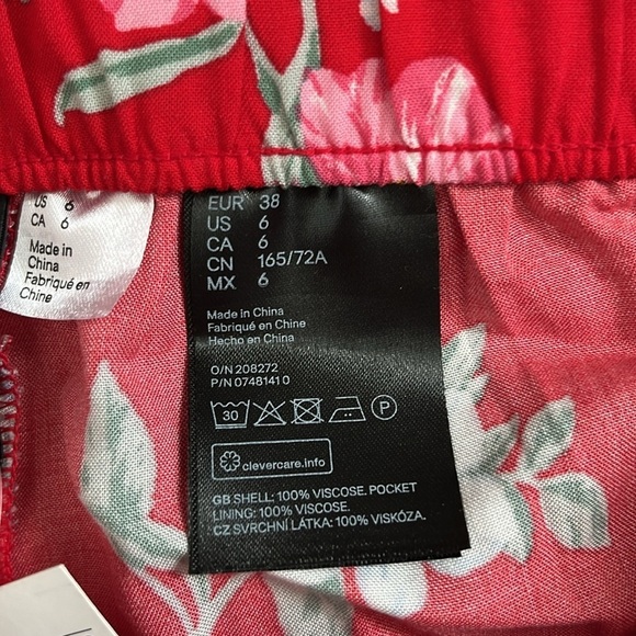 NWT H&M / Divided Floral Flowy Shorts - Picture 5 of 5